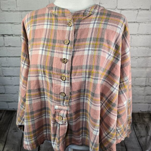 WOMENS FLANNEL CAPE SHIRT FLANNEL PLAID PINK AND GRAY HIGH LOW HEM EUC SIZE LG - Picture 8 of 8